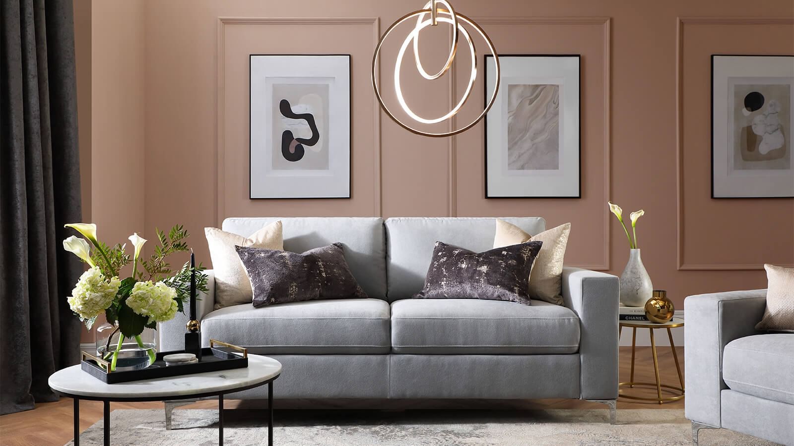 How to decorate with Mocha Mousse