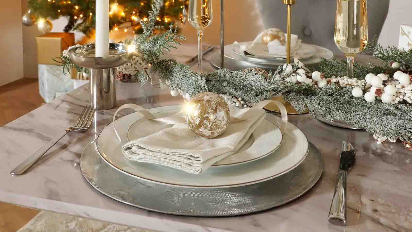 How to make marbled Christmas baubles