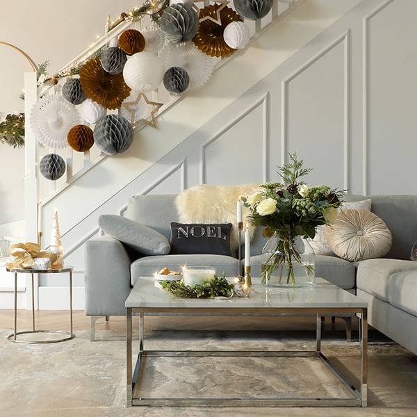 How to style your staircase for Christmas