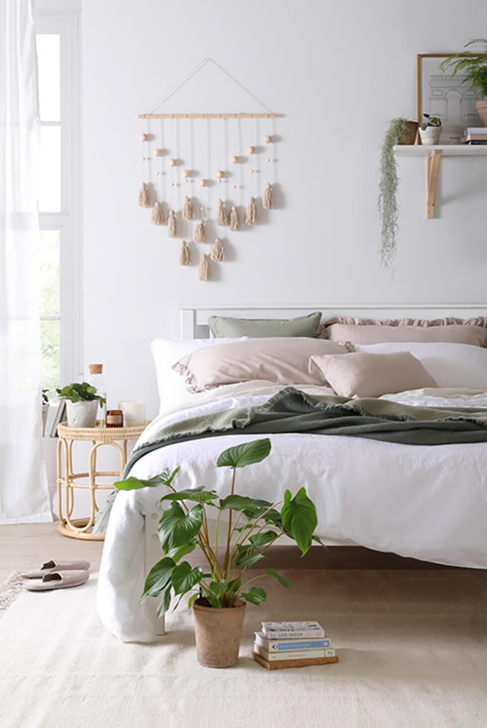 Tassel wall hanging in a modern boho bedroom