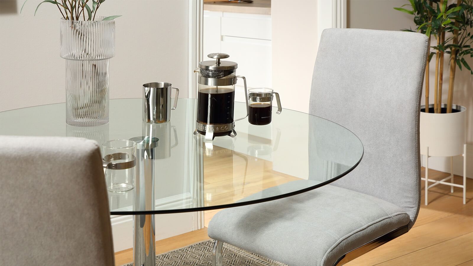 https://www.furniturechoice.co.uk/v5/img/hier/advice-and-inspiration/banner-how-to-clean-your-glass-dining-table-l.jpg