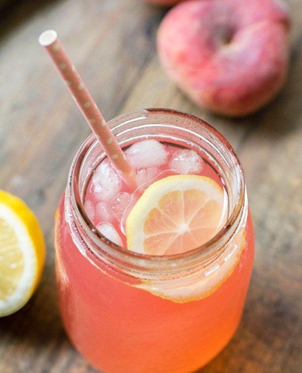 Peach lemonade in Mason jar