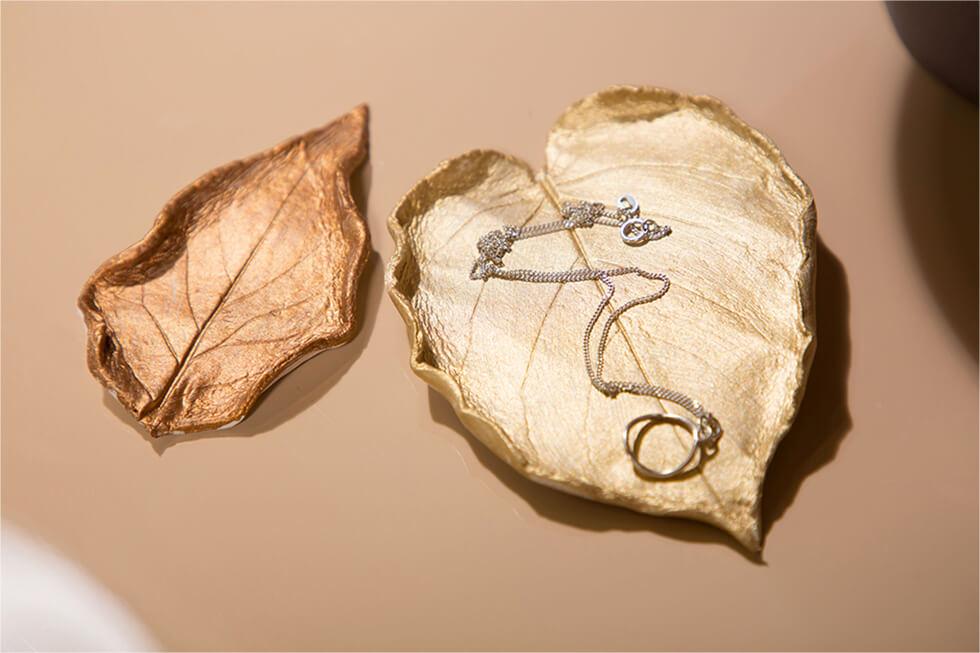 DIY leaf-shaped metallic trinket dish - Step 4 - Paint the trinket dish your preferred metallic colour and leave to dry overnight