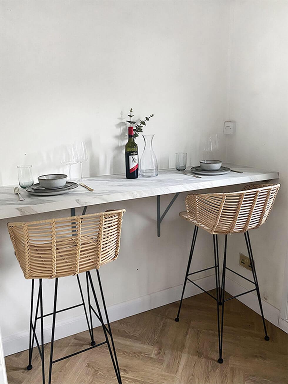 Cosy bar-style diner in the kitchen