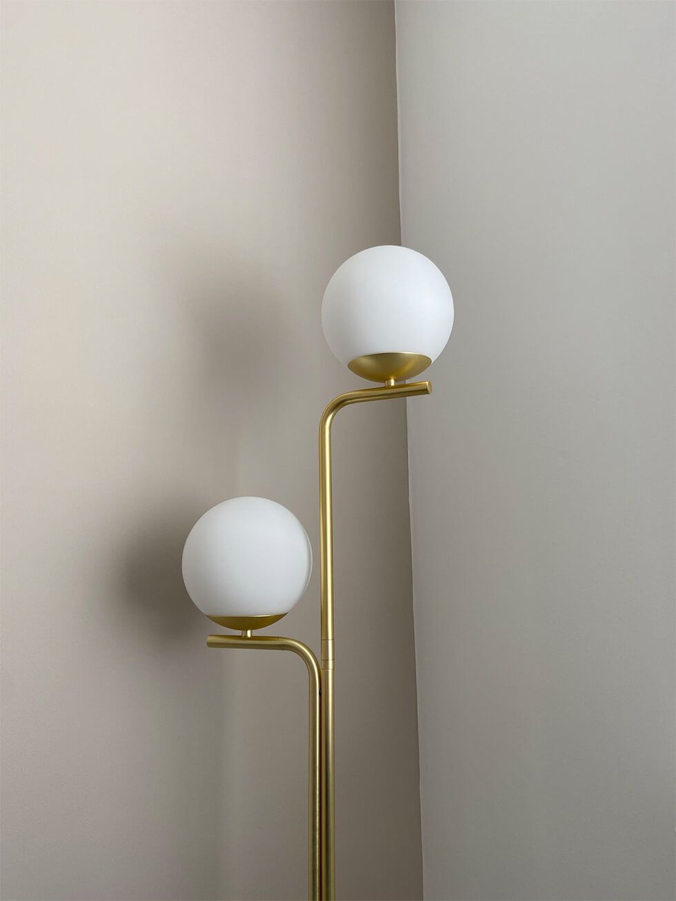 Gold curved standing lamp