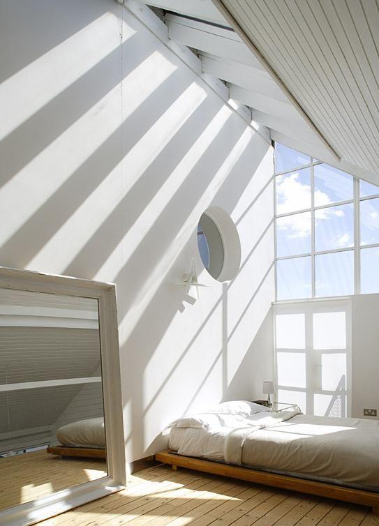 High-ceilinged bedroom with mattress on the floor