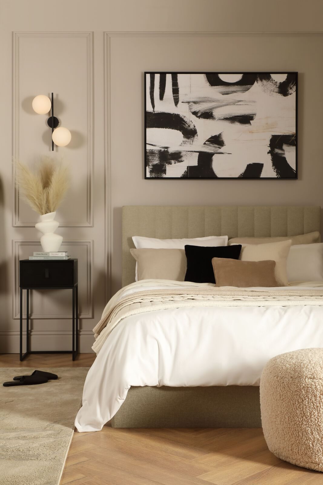 Astor Bed AW23 Monochrome