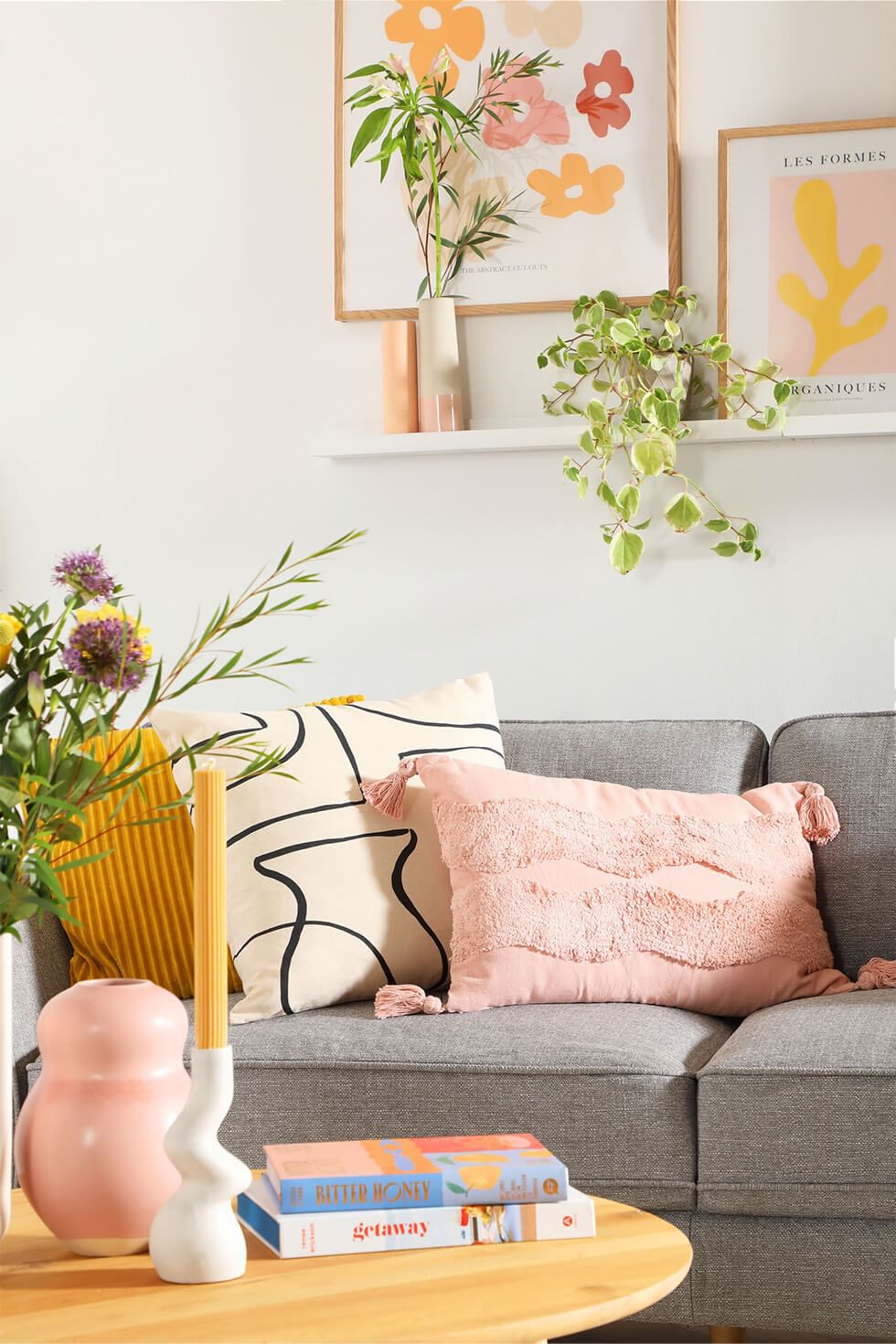 Stylish living room with pink accessories