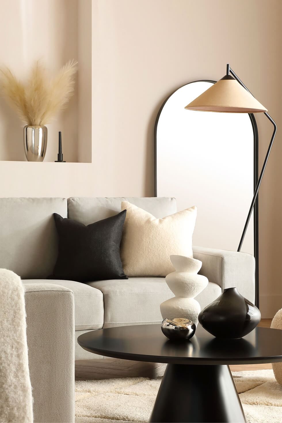 Elegant living room with plaster pink walls